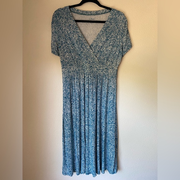 LL Bean Midi Dress, Medium, Blue & White, Casual, Faux Wrap; Comfortable EUC - Picture 2 of 8
